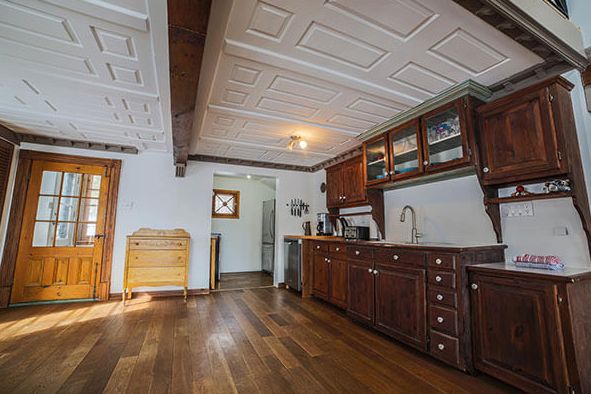 0149 Charm abounds in this rustic chic lodge complete with an indoor treehouse smallhometours.com 3
