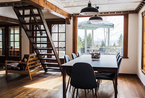 0149 Charm abounds in this rustic chic lodge complete with an indoor treehouse smallhometours.com 4