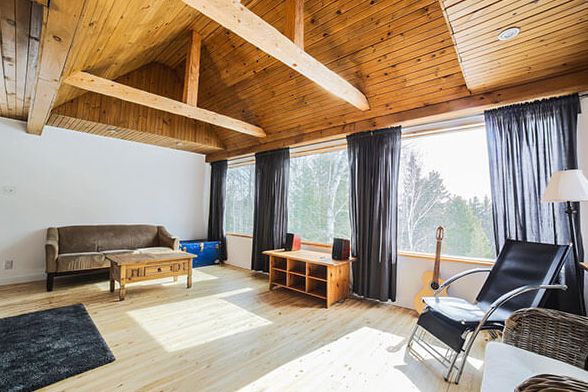 0149 Charm abounds in this rustic chic lodge complete with an indoor treehouse smallhometours.com 8