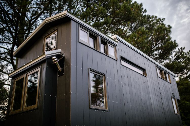 0154 In this contemporary tiny home living off the grid doesnt have to mean roughing it smallhometours.com 2