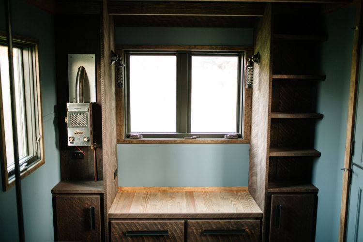 0154 In this contemporary tiny home living off the grid doesnt have to mean roughing it smallhometours.com 7