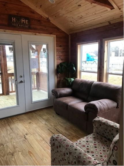 0155 Step inside this tiny log cabin on wheels smallhometours.com 3