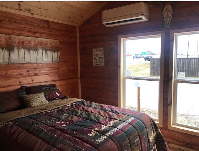 0155 Step inside this tiny log cabin on wheels smallhometours.com 5