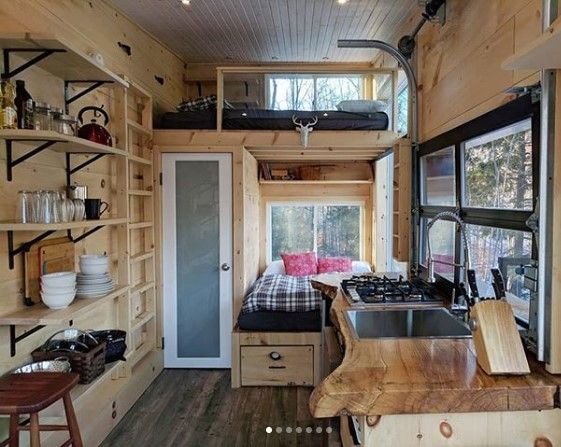 0157 Escape to this tiny cabin in the woods smallhometours.com 12