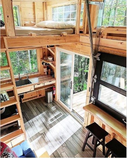 0157 Escape to this tiny cabin in the woods smallhometours.com 3