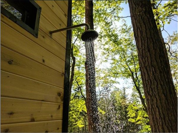 0157 Escape to this tiny cabin in the woods smallhometours.com 4