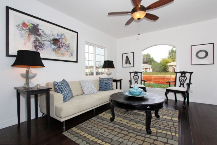 0159 A fully restored luxurious cottage in Los Angeles California smallhometours.com 2