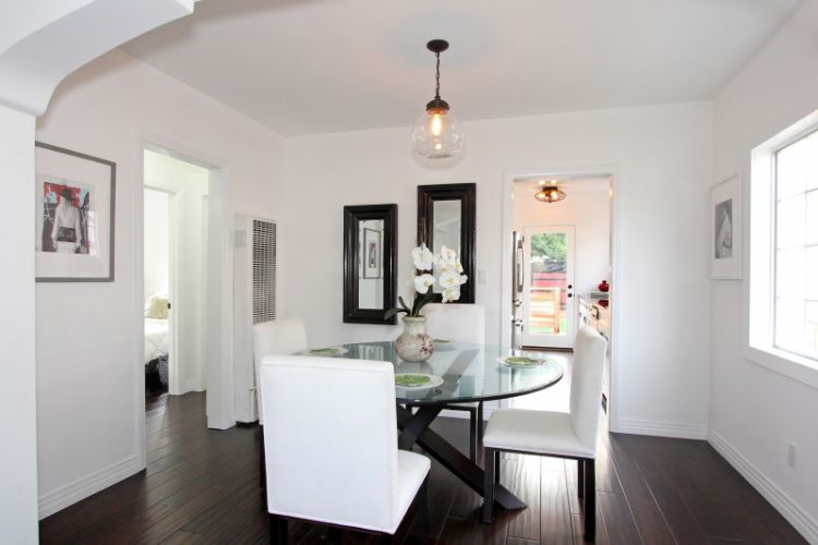 0159 A fully restored luxurious cottage in Los Angeles California smallhometours.com 4