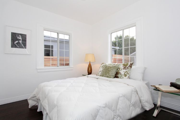 0159 A fully restored luxurious cottage in Los Angeles California smallhometours.com 7