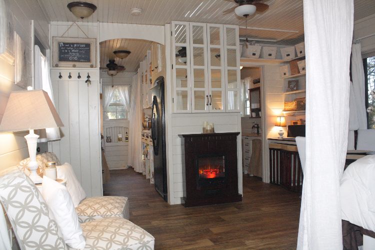 0160 A tiny house with charming farmhouse style smallhometours.com 3