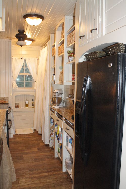 0160 A tiny house with charming farmhouse style smallhometours.com 6