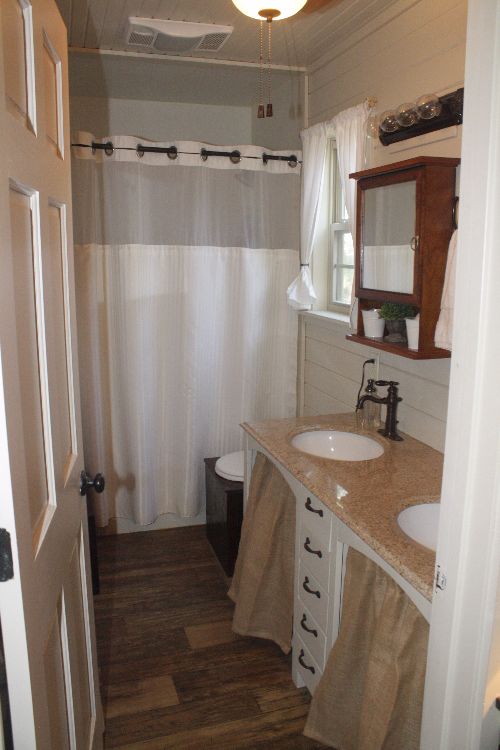 0160 A tiny house with charming farmhouse style smallhometours.com 7