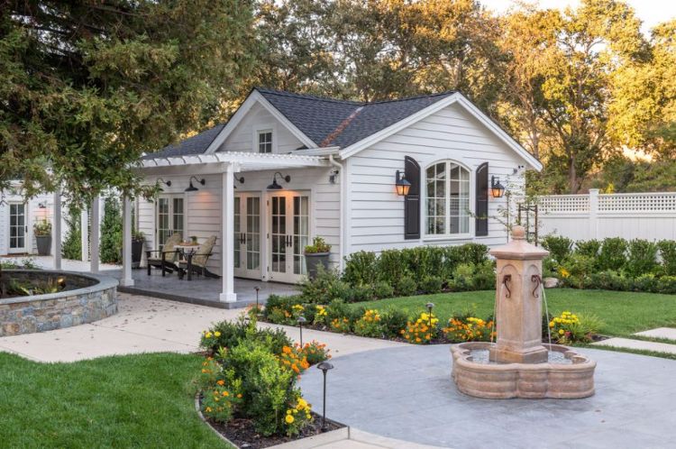 0161 Youve likely never seen anything like these 6 one of kind cottages smallhometours.com 3