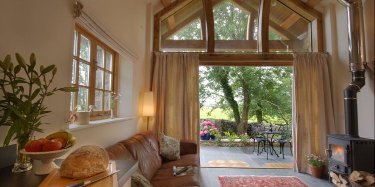 0165 From old barn to cozy cottage Look inside a breathtaking vacation home smallhometours.com 2