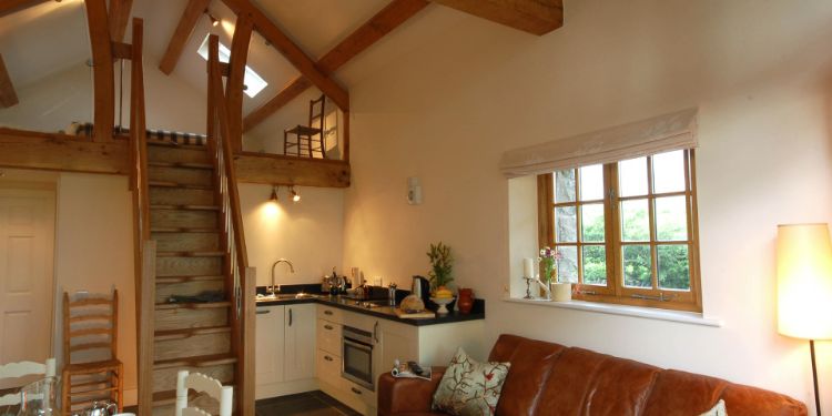 0165 From old barn to cozy cottage Look inside a breathtaking vacation home smallhometours.com 3