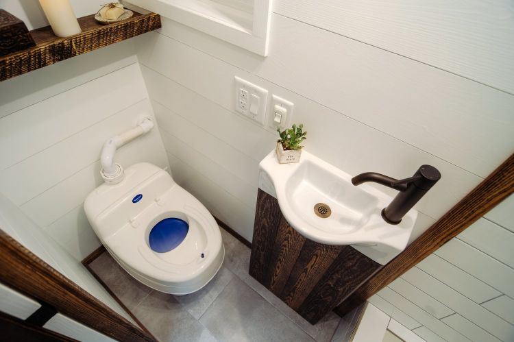 0166 A 12 inch roof raise elevates this luxurious custom Skoolie literally smallhometours.com 9