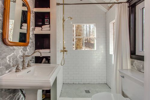 0181 An escape to this collective of rustic pioneer built cabins is anything but roughing it smallhometours.com 11