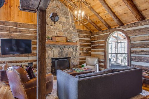 0181 An escape to this collective of rustic pioneer built cabins is anything but roughing it smallhometours.com 2