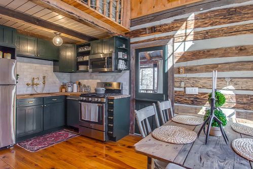 0181 An escape to this collective of rustic pioneer built cabins is anything but roughing it smallhometours.com 3