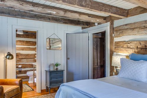 0181 An escape to this collective of rustic pioneer built cabins is anything but roughing it smallhometours.com 5