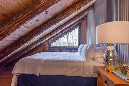 0181 An escape to this collective of rustic pioneer built cabins is anything but roughing it smallhometours.com 7