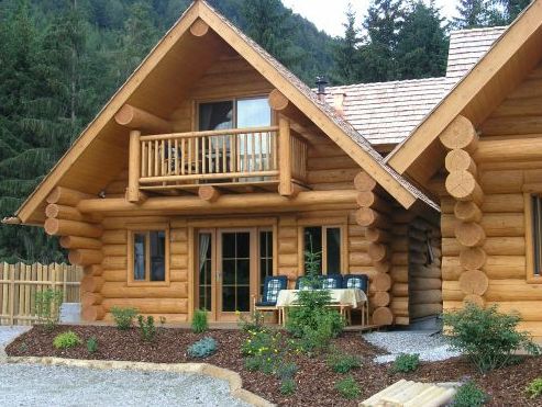 0182 Three log cabins crafted in British Columbia offer cozy respite in Rasen Italy smallhometours.com 6