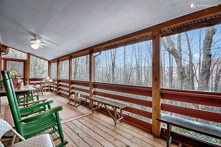 0185 Step inside this woodland cabin Interior is a true dream smallhometours.com 13