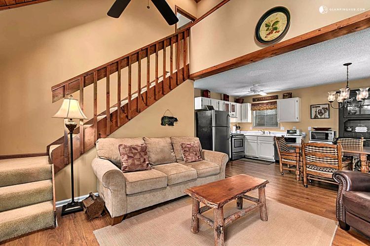 0185 Step inside this woodland cabin Interior is a true dream smallhometours.com 8