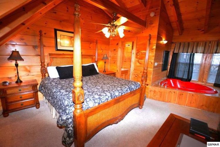 0188 Discover the recreational secrets inside this secluded log cabin smallhometours.com 11