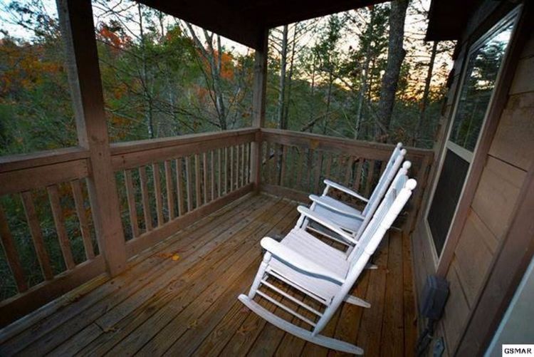 0188 Discover the recreational secrets inside this secluded log cabin smallhometours.com 15