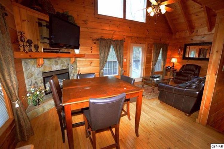 0188 Discover the recreational secrets inside this secluded log cabin smallhometours.com 5