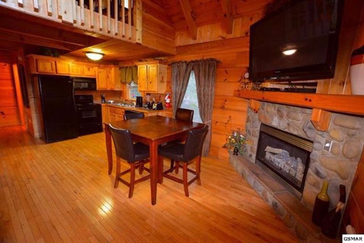 0188 Discover the recreational secrets inside this secluded log cabin smallhometours.com 6