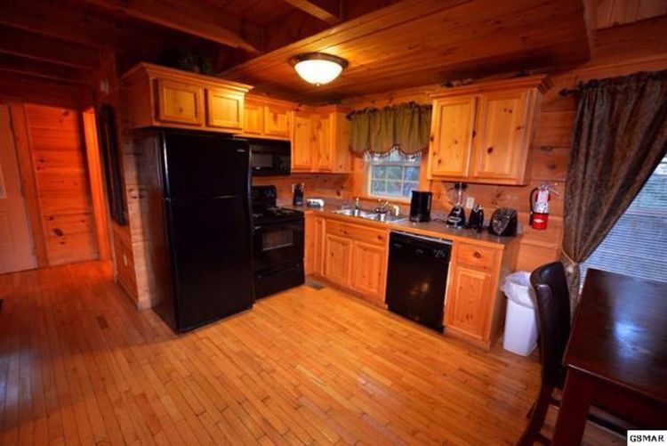 0188 Discover the recreational secrets inside this secluded log cabin smallhometours.com 8
