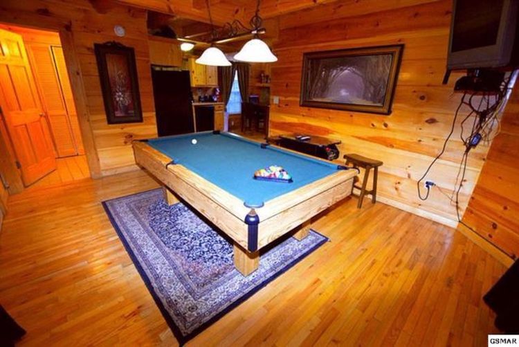 0188 Discover the recreational secrets inside this secluded log cabin smallhometours.com 9