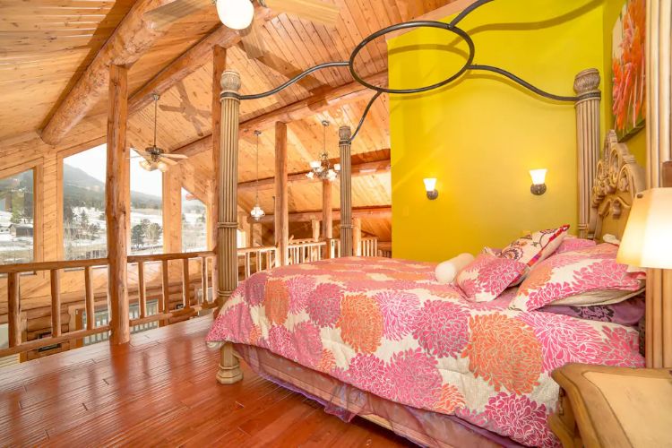 0189 Take a look inside this sparkling modern log home smallhometours.com 14