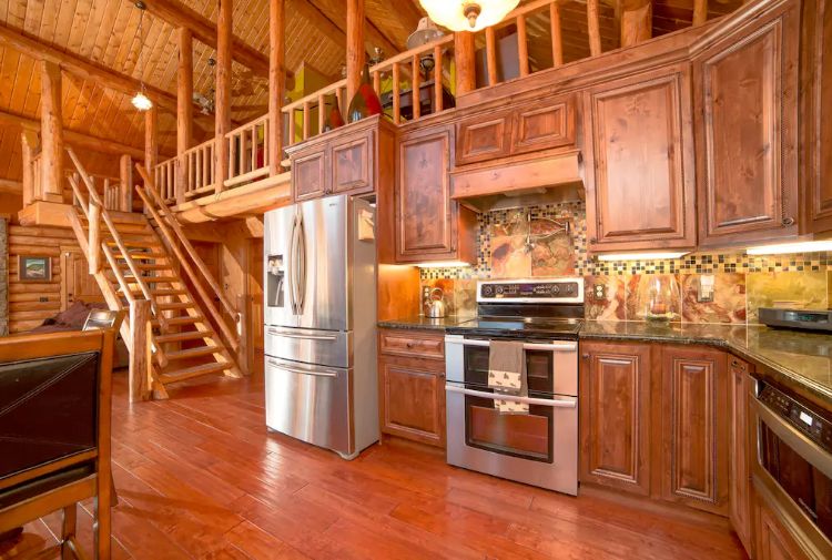 0189 Take a look inside this sparkling modern log home smallhometours.com 5