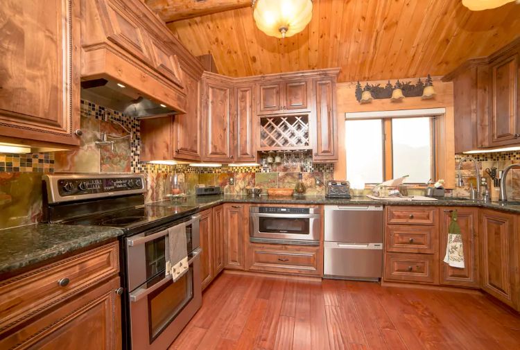0189 Take a look inside this sparkling modern log home smallhometours.com 6