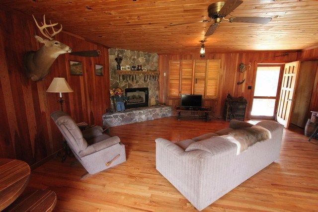 0190 This small ranch has the warmest most comfortable interior smallhometours.com 4