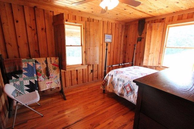 0190 This small ranch has the warmest most comfortable interior smallhometours.com 7