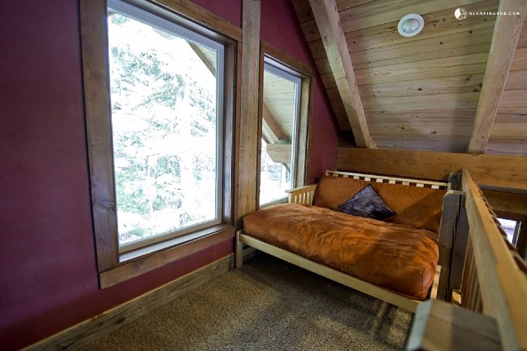 0191 Check out the two tier loft inside this riverside cabin smallhometours.com 13