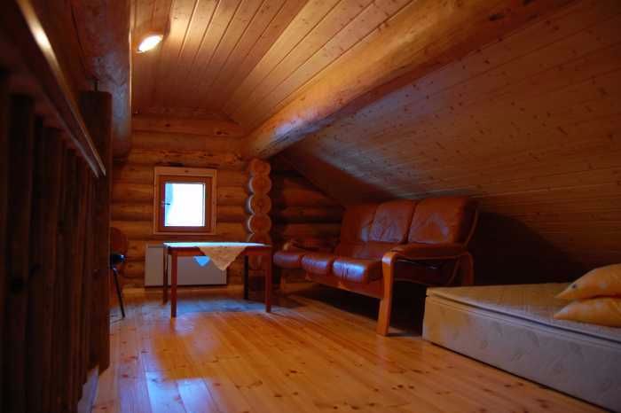0193 Check out the beautiful surprise in this gorgeous log cabin smallhometours.com 7