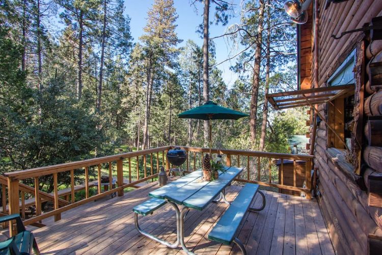 0194 Tour a unique log cabin – youll fall in love the impressive master suite within smallhometours.com 14