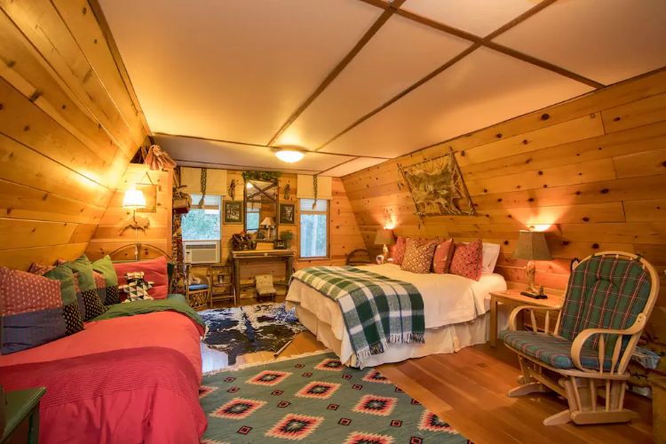 0194 Tour a unique log cabin – youll fall in love the impressive master suite within smallhometours.com 9