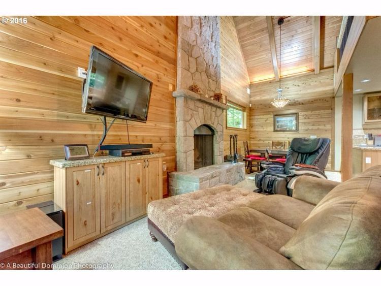 0195 Check out the winning kitchen inside this lovely woodland log home smallhometours.com 10