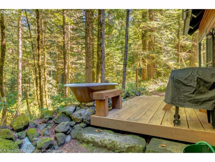 0195 Check out the winning kitchen inside this lovely woodland log home smallhometours.com 17