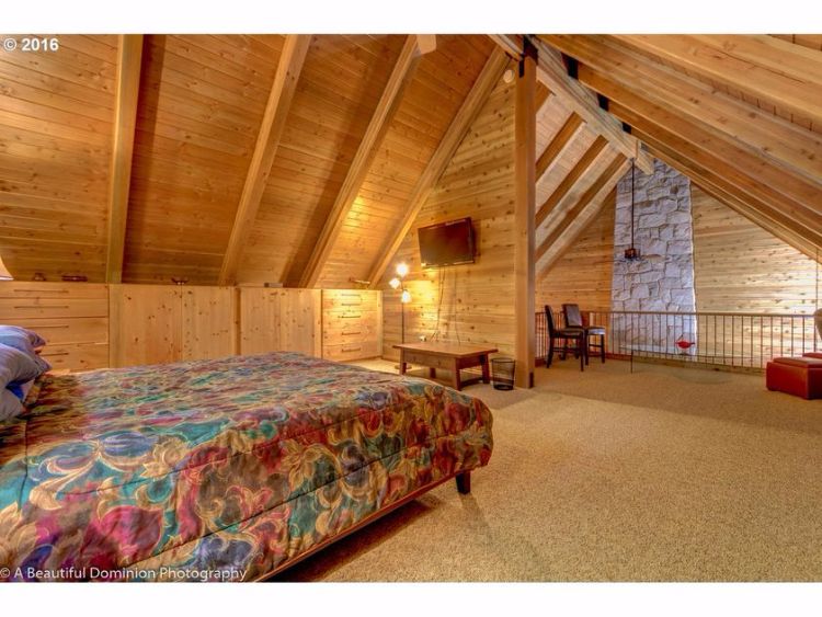 0195 Check out the winning kitchen inside this lovely woodland log home smallhometours.com 19