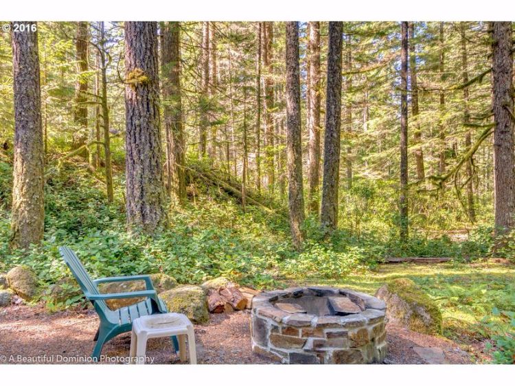 0195 Check out the winning kitchen inside this lovely woodland log home smallhometours.com 22