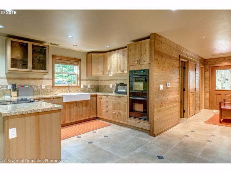 0195 Check out the winning kitchen inside this lovely woodland log home smallhometours.com 4