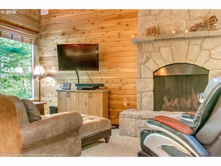 0195 Check out the winning kitchen inside this lovely woodland log home smallhometours.com 8