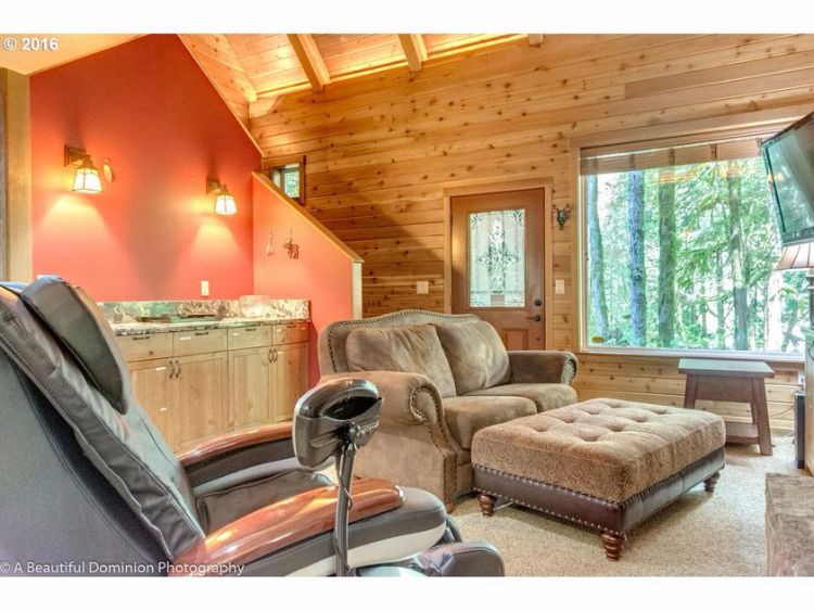 0195 Check out the winning kitchen inside this lovely woodland log home smallhometours.com 9